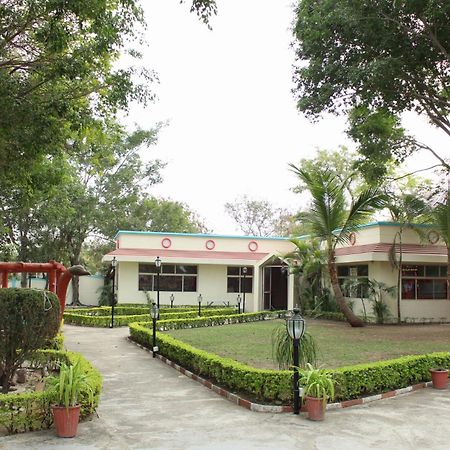 Fun And Food Resort & Holidays Harsola Exterior foto